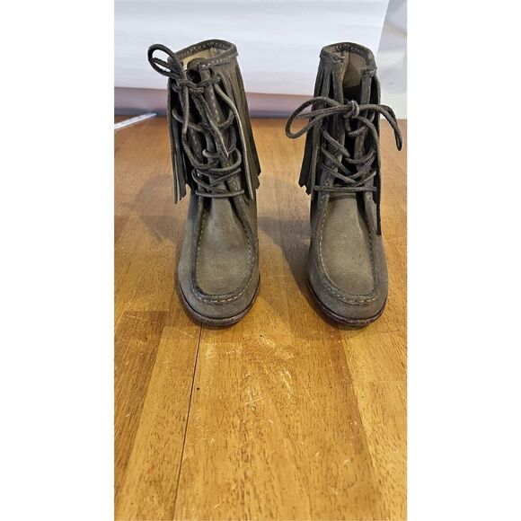 FRYE Parker Fringe Short Gray Suede Boots  Women's size 7 - Picture 1 of 14